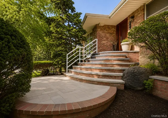 Photo 2 of Single family home for sale at 561 Golf Dr, Valley Stream, NY 11581 | MLS# 1026832 | Listing updated on 2026-08-23