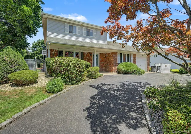 2nd image of 16 Cross Bow Ln, Smithtown, NY 11725 | MLS# 1026837