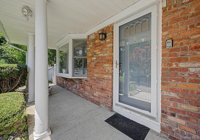 4th image of 16 Cross Bow Ln, Smithtown, NY 11725 | MLS# 1026837