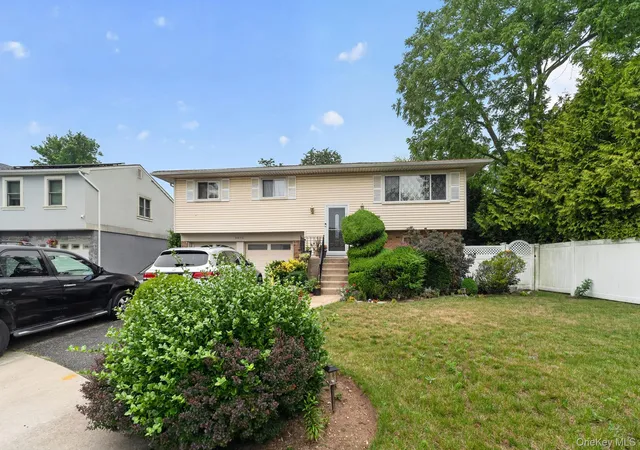 Photo 1 of Single family home for sale at 2496 Enid Ct, Baldwin, NY 11510 | MLS# 1026854 | Listing updated on 2026-07-17