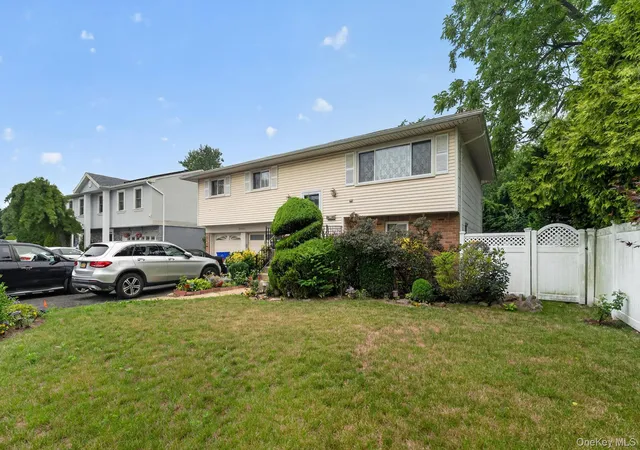 Photo 2 of Single family home for sale at 2496 Enid Ct, Baldwin, NY 11510 | MLS# 1026854 | Listing updated on 2026-07-17