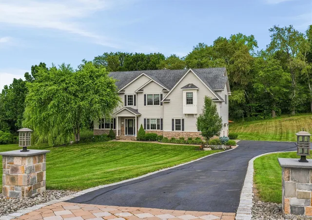 Photo 3 of Single family home for sale at 16 Canterbury Ln, Warwick (town), NY 10990 | MLS# 1026878 | Listing updated on 2026-09-03