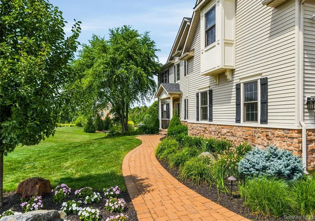 Photo 3 of Sale Pending at 16 Canterbury Ln, Warwick (town), NY 10990 | MLS# 1026878 | Listing updated on 2026-09-23