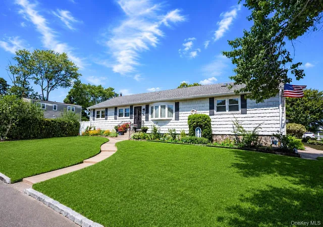 Photo 2 of Sale Pending at 266 Albert St, Babylon, NY 11757 | MLS# 1026880 | Listing updated on 2026-08-29