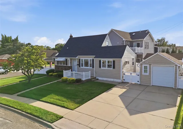 Photo 2 of Sale Pending at 790 Woodside Dr, Hempstead, NY 11793 | MLS# 1026889 | Listing updated on 2026-08-28