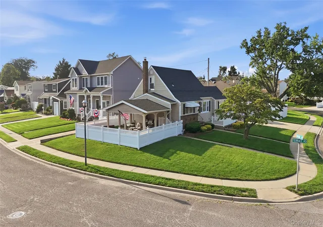 Photo 3 of Sale Pending at 790 Woodside Dr, Hempstead, NY 11793 | MLS# 1026889 | Listing updated on 2026-08-28