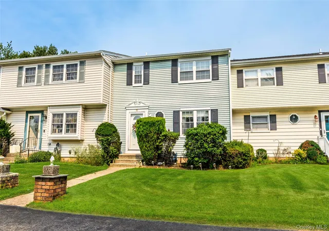 Photo 3 of Sale Pending at 11 Monitor Ct, Brookhaven, NY 11727 | MLS# 1026890 | Listing updated on 2026-08-28