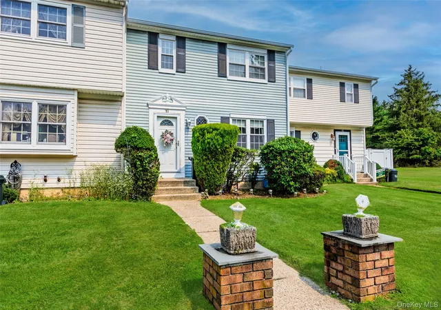 Listing Photo 4 - Condo for sale in building located at 11 Monitor Ct, Brookhaven, NY 11727