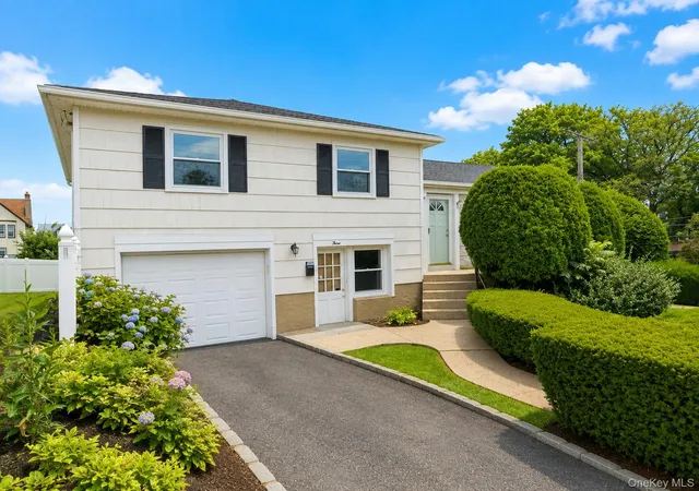 2nd image of 3 Soundview St, New Rochelle, NY 10805 | MLS# 1026899