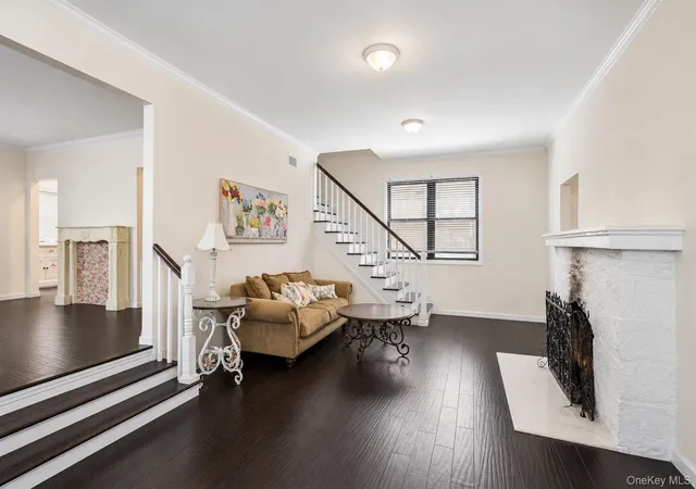 Photo 3 of Sale Pending at 439 W Olive St, Long Beach, NY 11561 | MLS# 1026913 | Listing updated on 2026-08-25