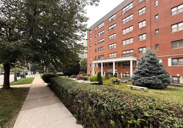 Listing Photo 2 - Condo for sale in building located at 33 Barker Ave, White Plains, NY 10605 - Unit #3F