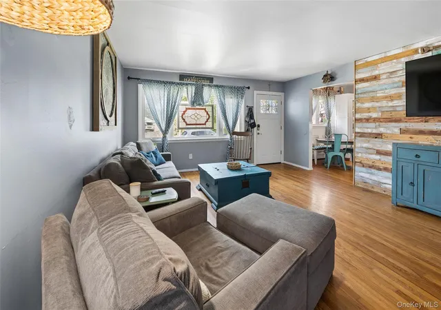 Photo 4 of Sale Pending at 231 E Hampton Rd, Lindenhurst, NY 11757 | MLS# 1026922 | Listing updated on 2026-09-07