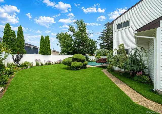 Photo 3 of Sale Pending at 27 Ventura Dr, Babylon, NY 11703 | MLS# 1026923 | Listing updated on 2026-08-05