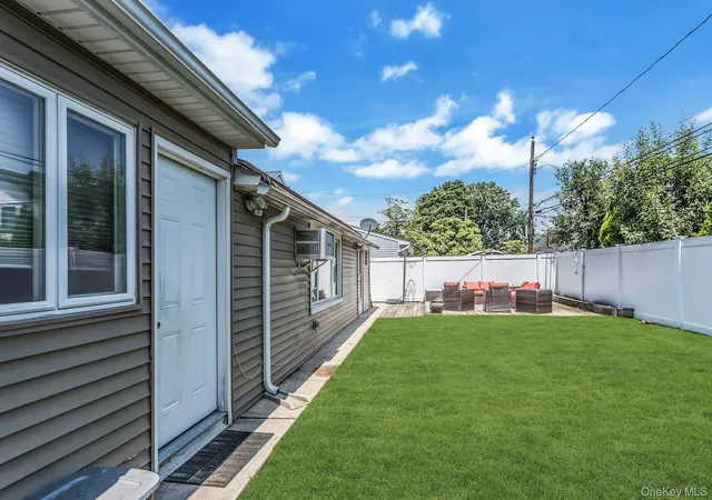 18th image of 31 Martin Ln, Hempstead, NY 11590 | MLS# 1026938