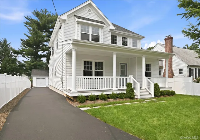 4th image of 47 Central Pkwy, Huntington, NY 11743 | MLS# 1026940