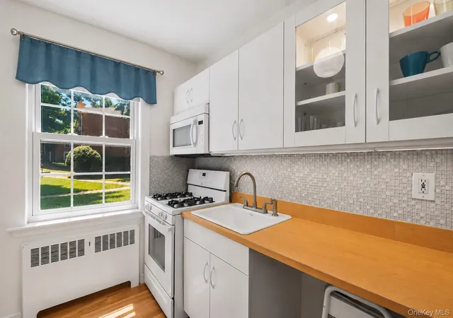 Photo 2 of Sale Pending at 2 Fieldstone Dr #19, Greenburgh, NY 10530 | MLS# 1026941 | Listing updated on 2026-08-20