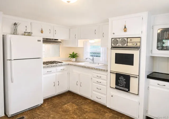2nd image of 658 H8 Sound Ave, Riverhead, NY 11933 | MLS# 1026952