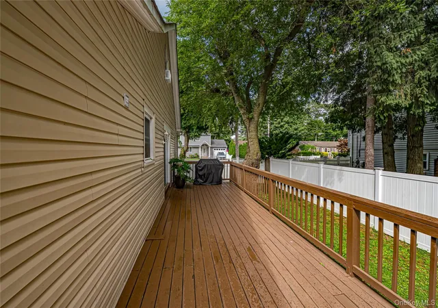 27th image of 234 Grand Ave, Babylon, NY 11757 | MLS# 1027001