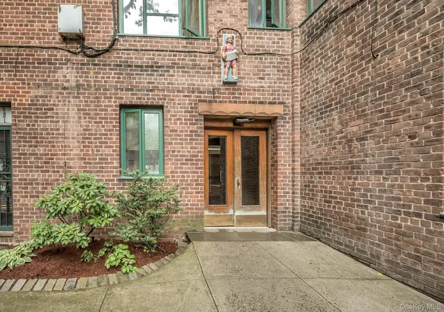 2nd image of 1579 Metropolitan Ave #3B, New York, NY 10462 | MLS# 1027013