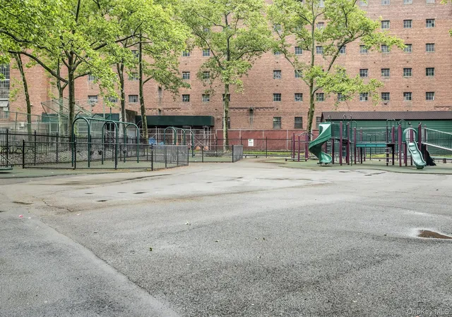 Photo 4 of Condo for sale at 1579 Metropolitan Ave #3B, New York, NY 10462 | MLS# 1027013 | Listing updated on 2026-09-05