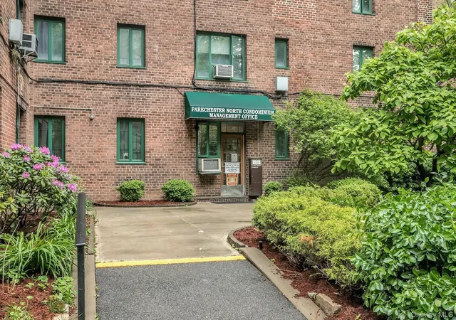 2nd image of 1579 Metropolitan Ave, New York, NY 10462
