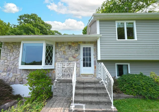 Photo 3 of Single family home for sale at 128 Lookout Pass, Stormville, NY 12582 | MLS# 1027029 | Listing updated on 2026-08-30