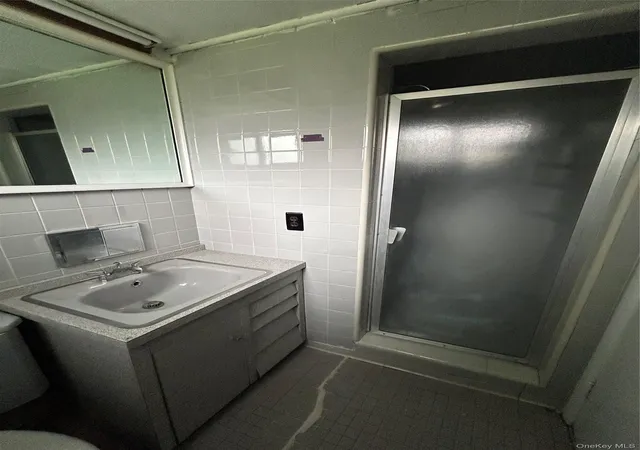 Listing Photo 5 - Condo for sale in building located at 141 Sterling Ave, Yonkers, NY 10704