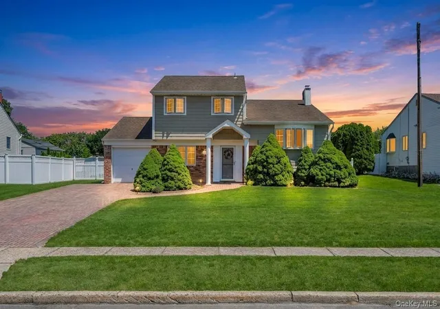 Photo 2 of Sale Pending at 12 Sagebrush Ln, Kings Park, NY 11754 | MLS# 1027037 | Listing updated on 2026-08-13