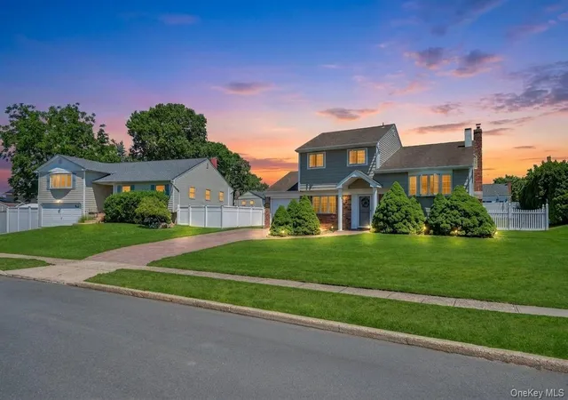 Photo 3 of Sale Pending at 12 Sagebrush Ln, Kings Park, NY 11754 | MLS# 1027037 | Listing updated on 2026-08-13