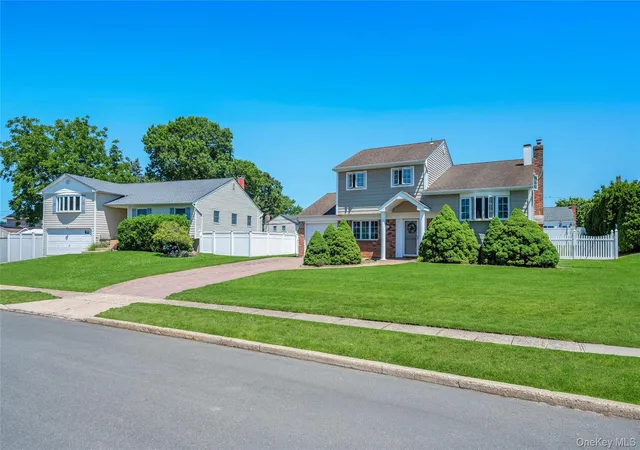 Photo 4 of Sale Pending at 12 Sagebrush Ln, Kings Park, NY 11754 | MLS# 1027037 | Listing updated on 2026-08-13