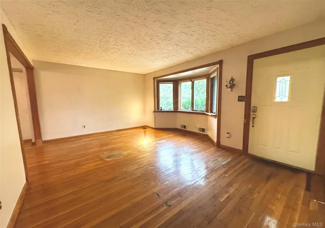 Photo 4 of Sale Pending at 28 Euclid Ave, Dix Hills, NY 11746 | MLS# 1027062 | Listing updated on 2026-07-26