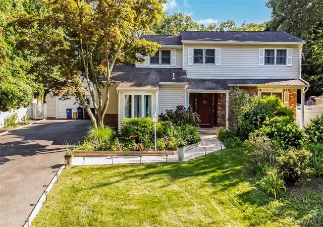 Photo 2 of Sale Pending at 6 Marlon Ln, Islip, NY 11788 | MLS# 1027064 | Listing updated on 2026-08-25