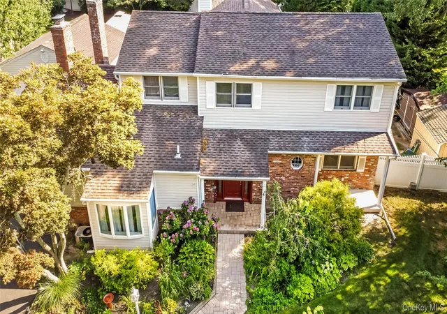 Photo 3 of Sale Pending at 6 Marlon Ln, Islip, NY 11788 | MLS# 1027064 | Listing updated on 2026-08-25