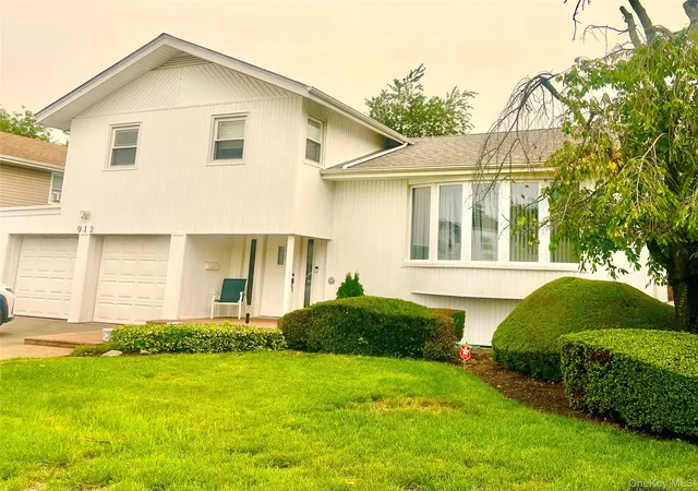 Photo 1 of Sale Pending at 912 Whitehall Dr, Valley Stream, NY 11581 | MLS# 1027079 | Listing updated on 2026-08-20