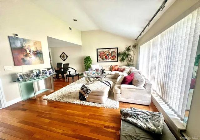 Photo 3 of Sale Pending at 912 Whitehall Dr, Valley Stream, NY 11581 | MLS# 1027079 | Listing updated on 2026-08-20