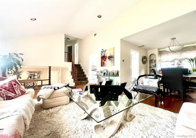 Photo 4 of Sale Pending at 912 Whitehall Dr, Valley Stream, NY 11581 | MLS# 1027079 | Listing updated on 2026-08-20
