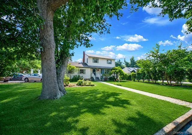 3rd image of 39 William St, Smithtown, NY 11787 | MLS# 1027092