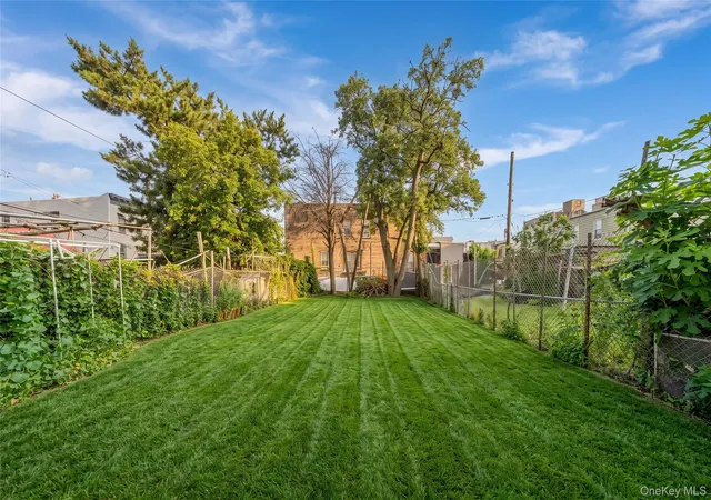 Listing Photo 4 - Condo for sale in building located at 2512 Maclay Ave, New York, NY 10461