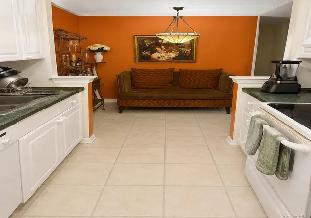 Photo 5 of Condo for sale at 200 High Point Dr #8, Greenburgh, NY 10530 | MLS# 1027124 | Listing updated on 2026-08-03