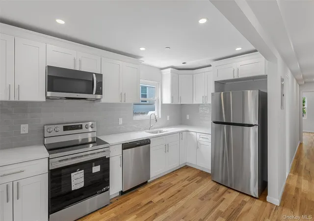 Photo 3 of Sale Pending at 3439 Grace Ave, New York, NY 10469 | MLS# 1027128 | Listing updated on 2026-09-02
