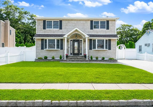 2nd image of 18 Worden Pl, West Babylon, NY 11704 | MLS# 1027192