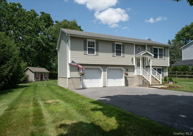 Photo 3 of Single family home for sale at 1 S Lynn St, Warwick, NY 10990 | MLS# 1027194 | Listing updated on 2026-09-12