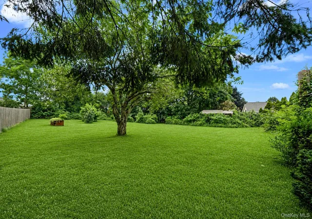Photo 3 of Sale Pending at 685 Village Ln, Mattituck, NY 11952 | MLS# 1027216 | Listing updated on 2026-08-19