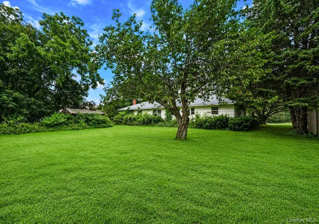 Photo 4 of Sale Pending at 685 Village Ln, Mattituck, NY 11952 | MLS# 1027216 | Listing updated on 2026-08-19