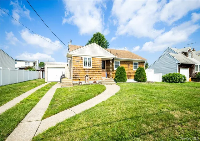 Photo 2 of Sale Pending at 17 Joludow Dr, Oyster Bay, NY 11762 | MLS# 1027218 | Listing updated on 2026-08-20