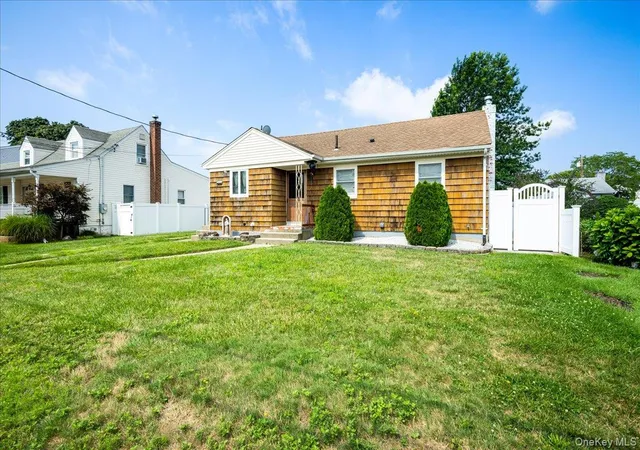 Photo 3 of Sale Pending at 17 Joludow Dr, Oyster Bay, NY 11762 | MLS# 1027218 | Listing updated on 2026-08-20