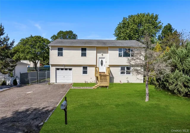 Photo 1 of Single family home for sale at 25 Marshall St, Brookhaven, NY 11772 | MLS# 1027229 | Listing updated on 2026-08-15