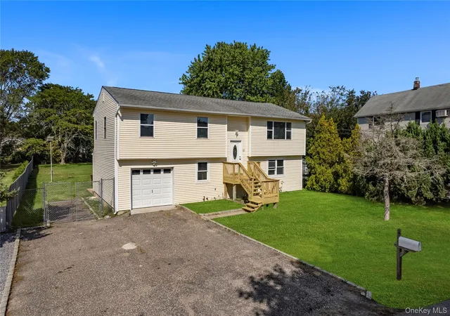 Photo 3 of Single family home for sale at 25 Marshall St, Brookhaven, NY 11772 | MLS# 1027229 | Listing updated on 2026-08-15