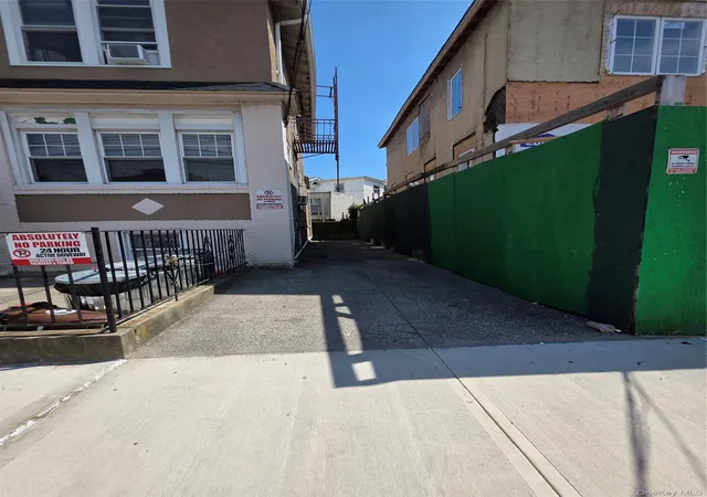 Listing Photo 4 - Condo for sale in building located at 1018 Ocean Vw Ave, New York, NY 11235