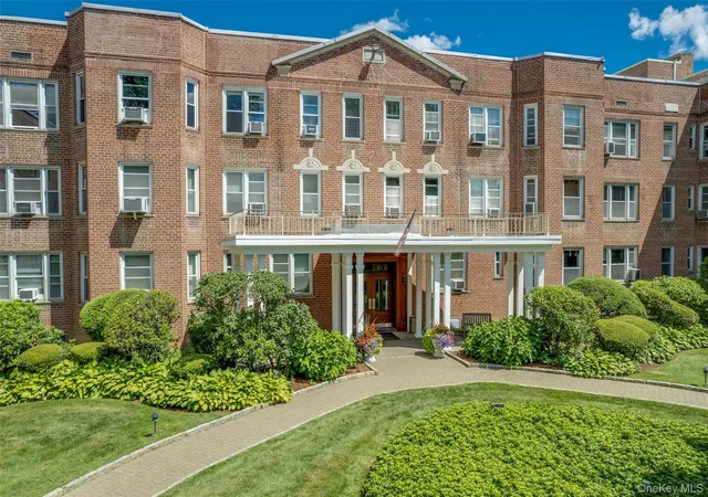 Listing Photo 1 - Condo for sale in building located at 2 Overlook Rd, White Plains, NY 10605 - Unit #3A6